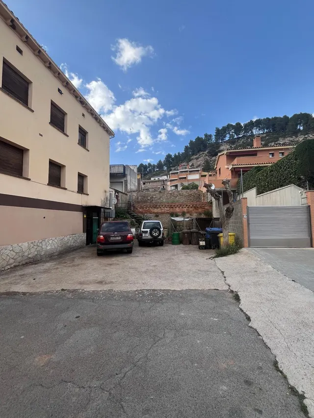 Parcela para edificar en pleno centro con 190 m2 por 45.000 Eur — 5