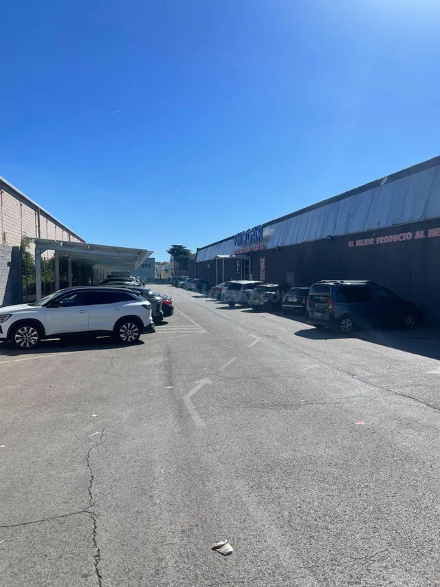 Gran nave comercial en alquiler de 5.500 m2 con 145 plazas d - foto 3