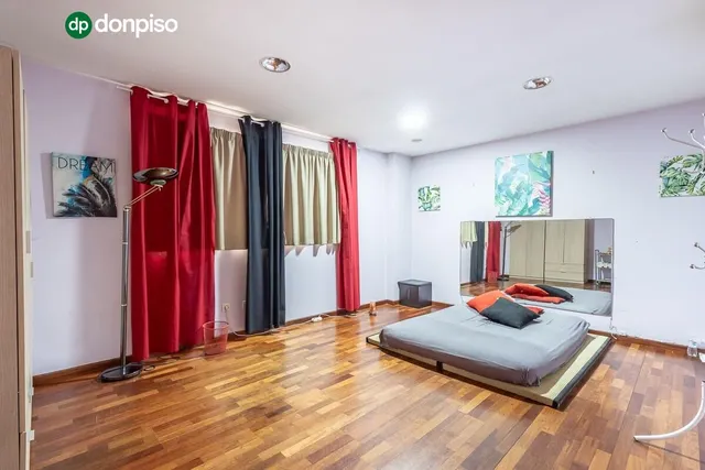 AMPLIA PLANTA BAJA JUNTO ARABIAL CON GARAJE — 12