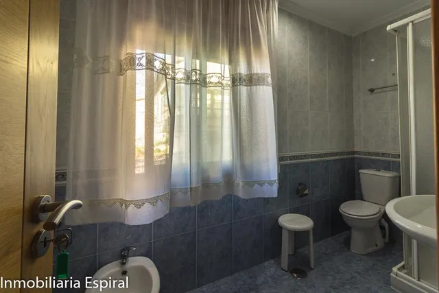 ¡Impresionante Chalet Familiar en Mogor, Marín! — 29