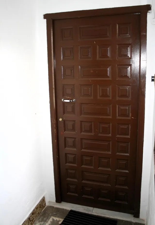 CASA DE VECINOS CON 8 APARTAMENTOS — 17