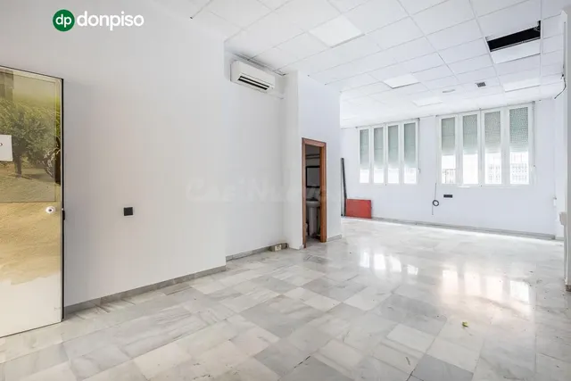 LOCAL COMERCIAL EN ARABIAL JUNTO HIPERCOR — 2