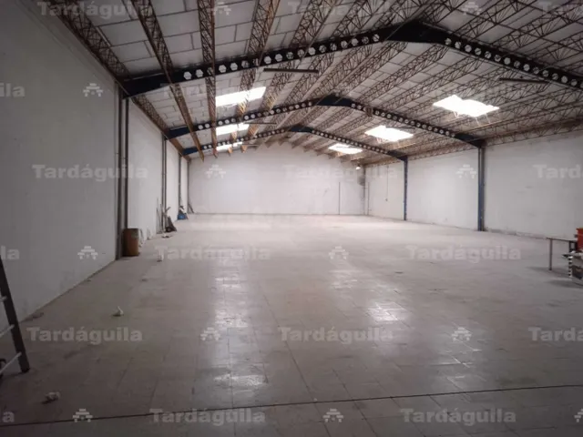 VENTA DE NAVE EN VILLARES DE LA REINA - foto 2