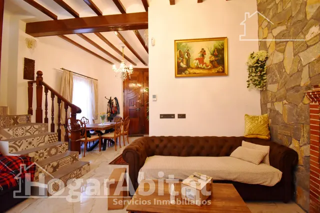 ESPECTACULAR CASA REFORMADA Y AMPLIA CON TERRAZA — 25