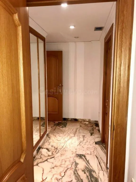 VIVIENDA EN ALQUILER SITUADA EN EL CENTRO DE LA CIUDAD - foto 2