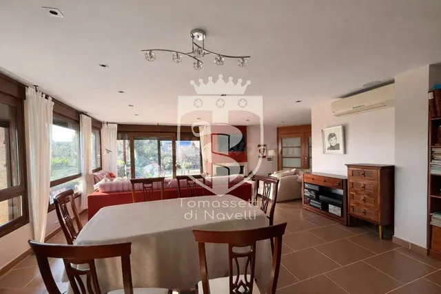 Chalet independiente de 484 m2 con rentabilidad activa en To - foto 2