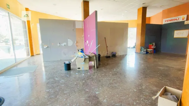 Venta de local comercial en calle Lanuza 67 - foto 3
