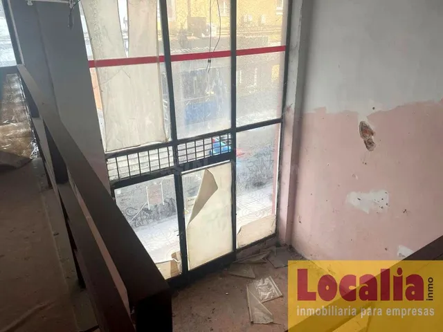 Local comercial en Torrelavega - foto 3