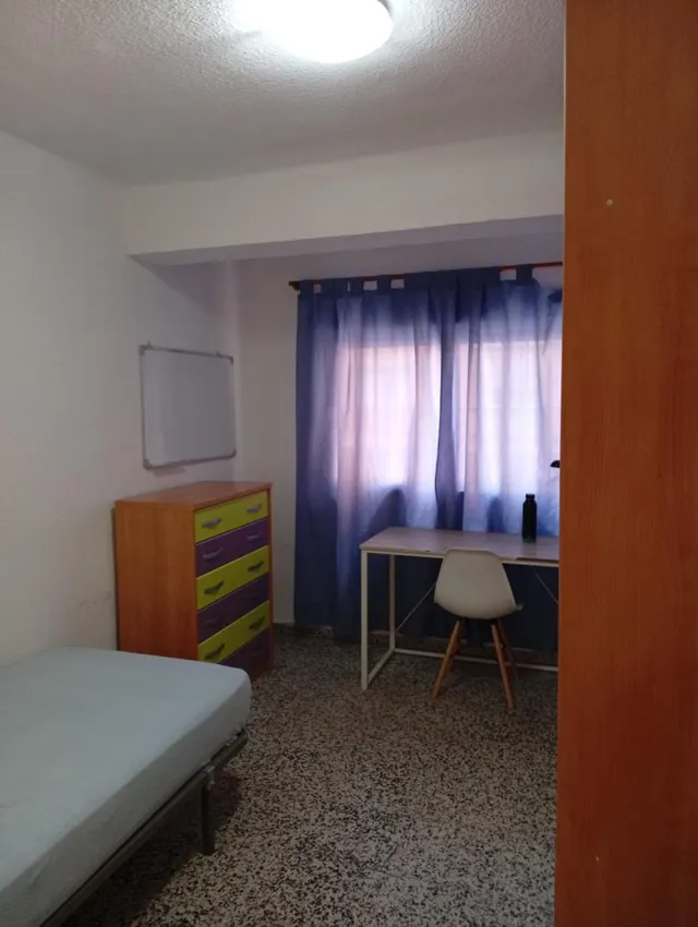 ¡Piso Ideal para Estudiantes junto a la Parada de Metro Villarejo! ref: DLR280 — 13
