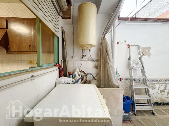 AMPLIA CASA PARA REFORMAR CON GARAJE Y TERRAZA EN EL CENTRO — 11