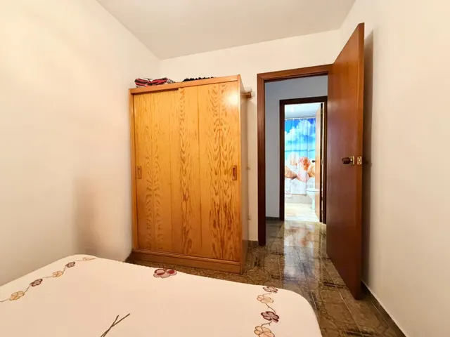 3 dormitorios, jardín, parking, piscina comunitaria. — 24