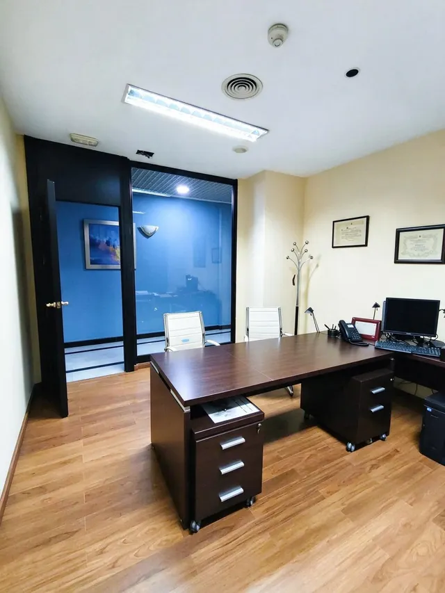 Local para oficinas, gimnasio o clínica en venta en el Centro de Badajoz — 14