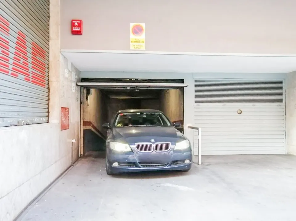 PLAZA DOBLE DE PARKING EN TRINITAT VELLA- BARCELONA