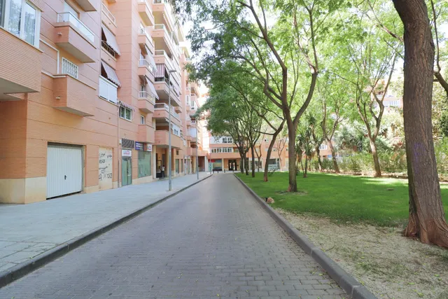 Local Comercial Insonorizado en Plaza Gaudí, Almería. — 10