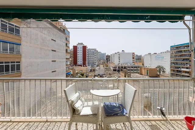 SE VENDE AMPLIO Y LUMINOSO PISO CON VISTAS AL MAR A POCOS PA - foto 4