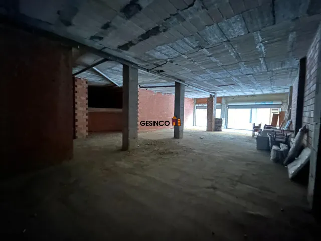 LOCAL COMERCIAL DIÁFANO CÉNTRICO — 3