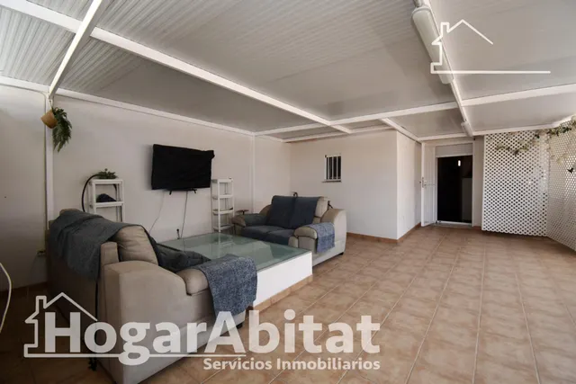 BONITA CASA TOTALMENTE REFORMADA CON GARAJE Y GRAN TERRAZA — 32