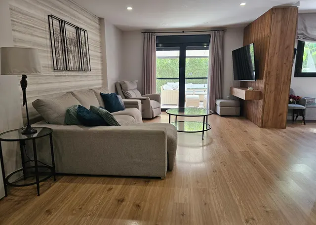 Vivienda unifamiliar pareada en urbanización de 18 vecinos, de 2019, con 230 m2 construidos, 200 m2 de jardín y piscina comunitaria, ubicada en la mejor zona de Córdoba — 21