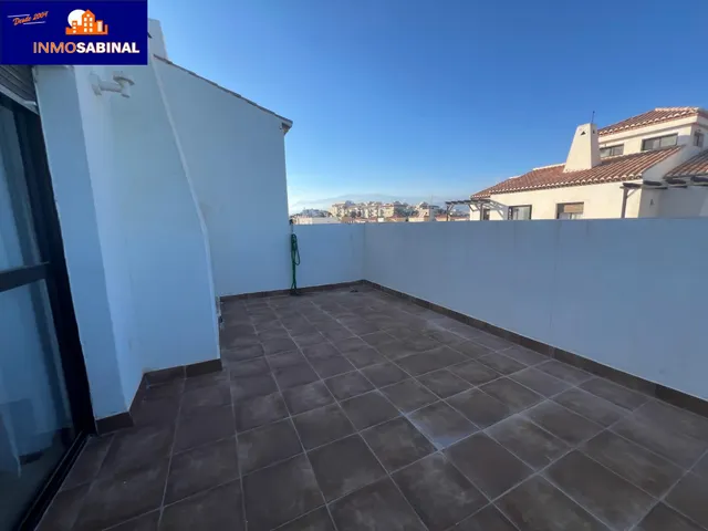 Impresionante Piso en Primera Línea de Playa en La Romanilla, Roquetas de Mar por €310.000 — 18