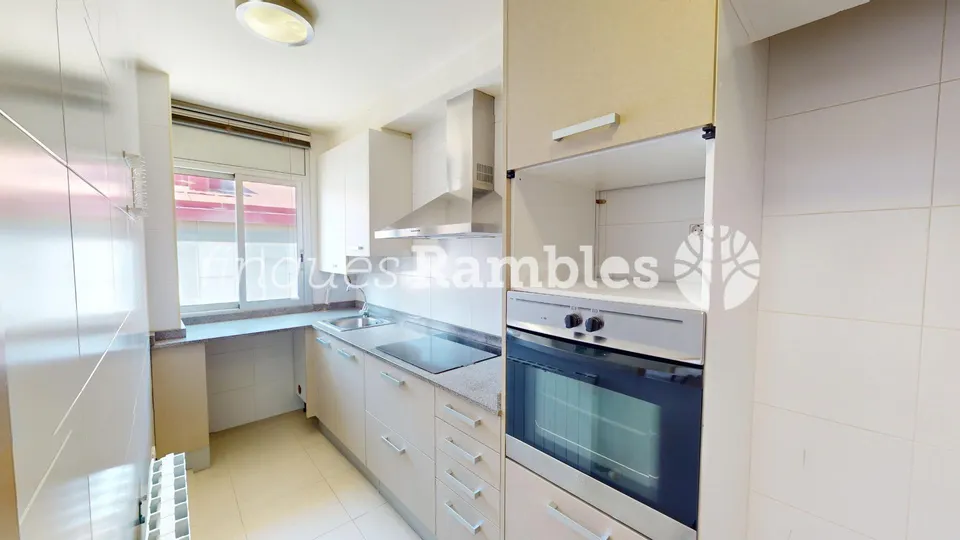 PISO PRÁCTICAMENTE NUEVO, EN LA TRANQUILA ZONA DEL BARRI SANT PERE