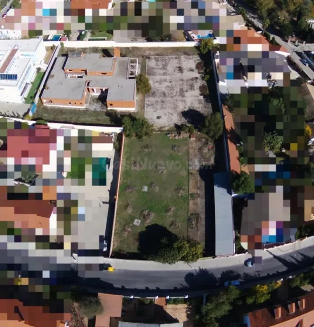 AMPLIO SOLAR DE 1.100 M2 CON CONSTRUCCIÓN EN EL BARRIO FRANC