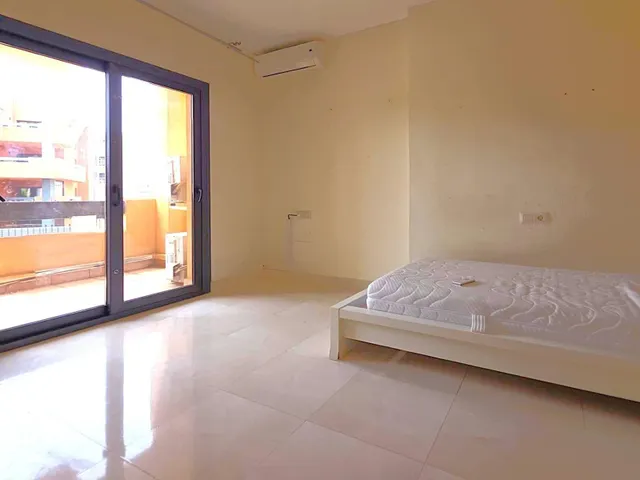 Magnífica y espaciosa casa adosada de 4 plantas (aprox. 176 m2). Varias terrazas y gran zona de piscina comunitaria. Cerca de campos de golf, La Zenia Boulevard, y a poco más de 5 km de las playas. — 14