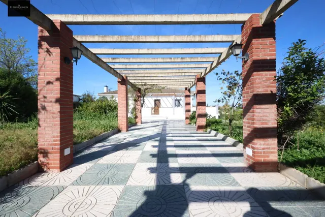 Casa reformada con piscina en parcela de 2.500 m2 (urbano y  - foto 2