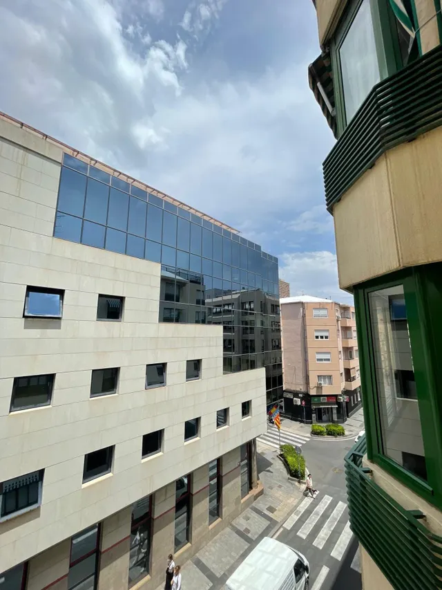 ALQUILER DE EXCELENTE Y AMPLÍA VIVIENDA ZONA CENTRO DE ALICA - foto 5
