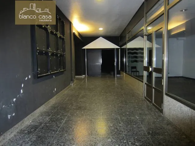 Emblemático local de 1.000m2 en el centro de Carballo por 1.300€/mes — 29