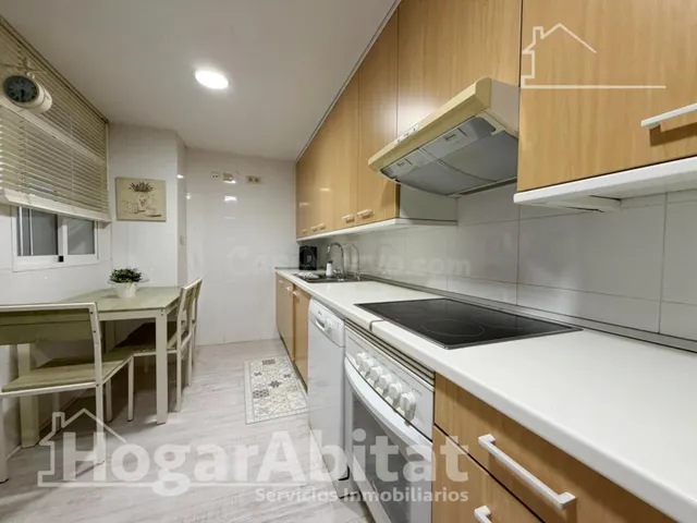 Excelente ubicación y reforma integral en este luminoso piso exterior con terraza, garaje y piscina comunitaria — 5