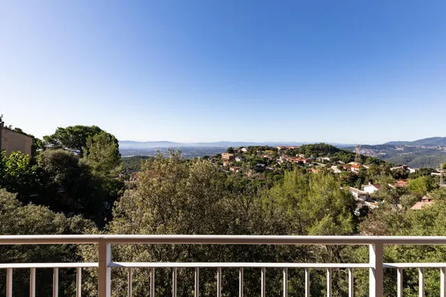 Casa con vistas espectaculares — 10