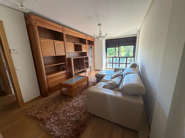 Piso de 3 habitaciones en alquiler en el centro de Nava - foto 2