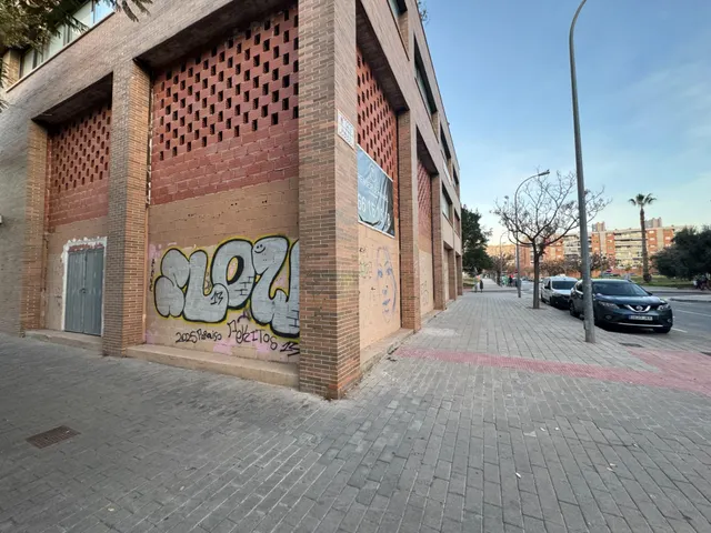 Amplio Local Comercial en Alicante - Garbinet-Parque de las Avenidas — 3
