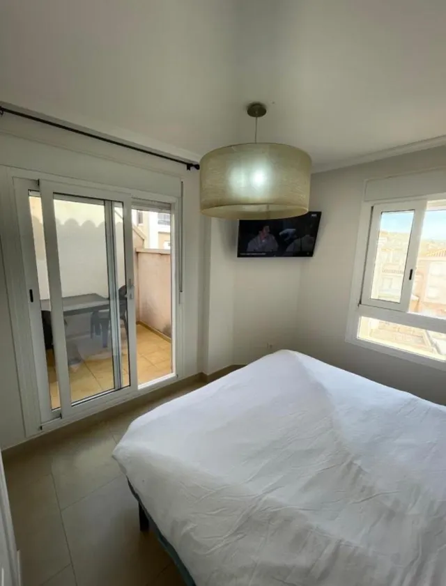 Amplio Adosado en Calas de Santiago Bernabeu , 3 dorm. 3 baños , Garaje , Piscina comun. etc. — 12