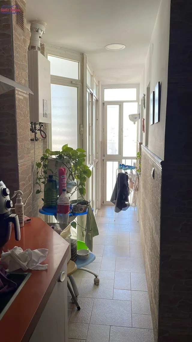 AMPLIA VIVIENDA A LOS PIES DE LA CALETA — 28