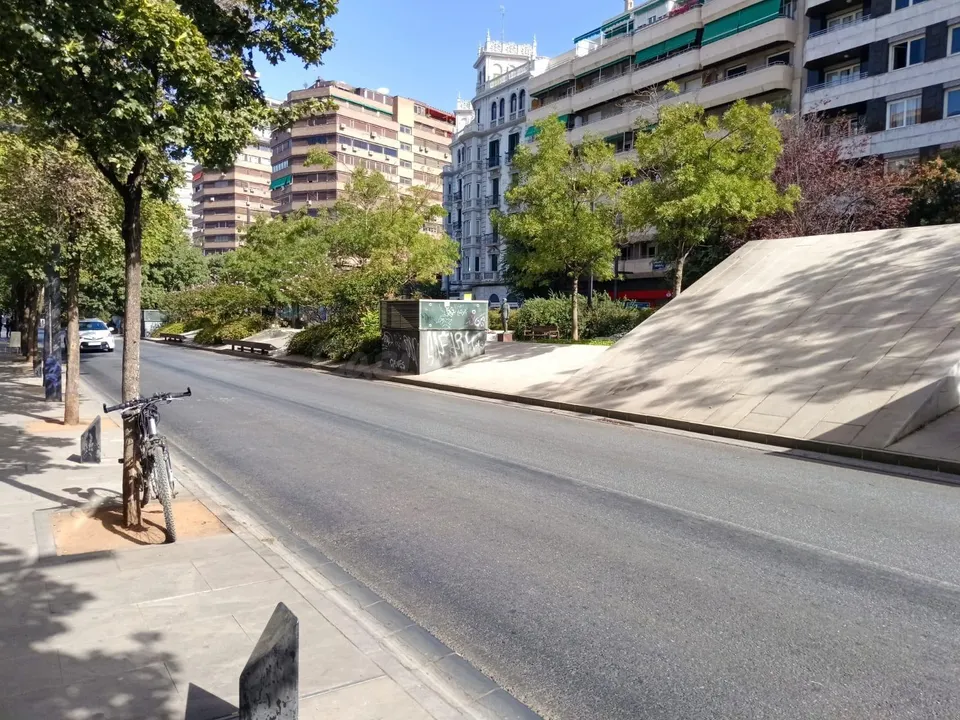 Avenida de la Constitución. Alquiler local comercial 93 m2.