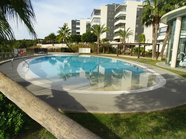 LUJOSO ÁTICO CON ESPECTACULAR TERRAZA Y SOLARIUM — 4