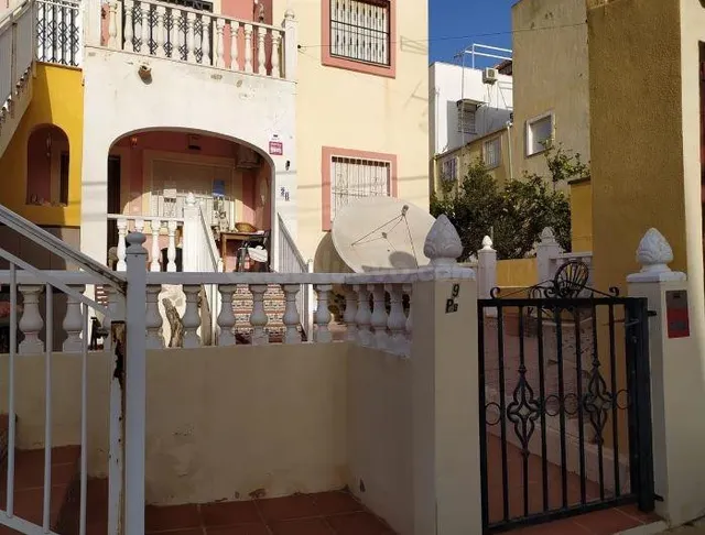 SE VENDE piso OKUPADO en Calle Lorca Nº 12 San Miguel de Sal