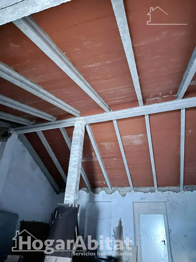 MUY AMPLIA Y LUMINOSA EN REAL VALENCIA — 30
