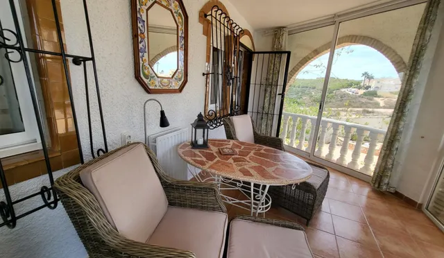Chalet esquina de 3 Dormitorios y 3 Baños en parcela grande arreglada de 600m2 con piscina y garaje privado — 33