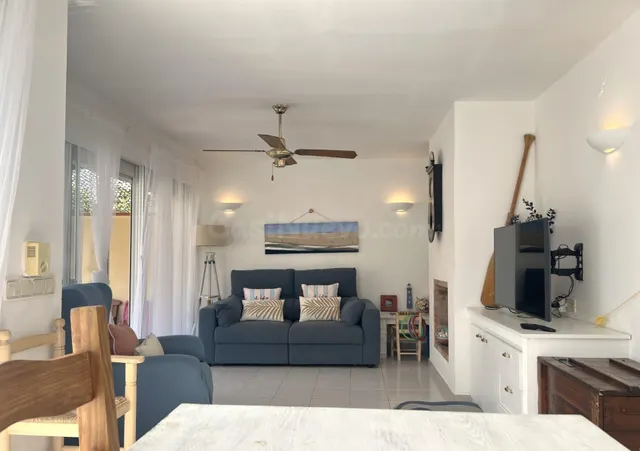 Casa adosada con piscina privada en Sant Pere Pescador, Alt  - foto 3