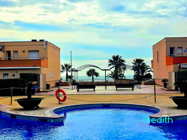Casa esquinera en primera linea de mar, Única en su zona! - foto 2