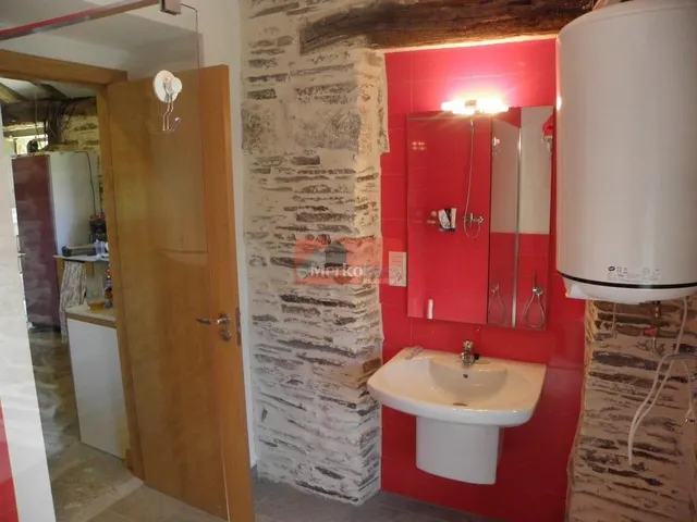SE VENDE CASA DE PIEDRA SEMI-REFORMADA  CON FINCA CERRADA CERCA DE BÓVEDA — 27