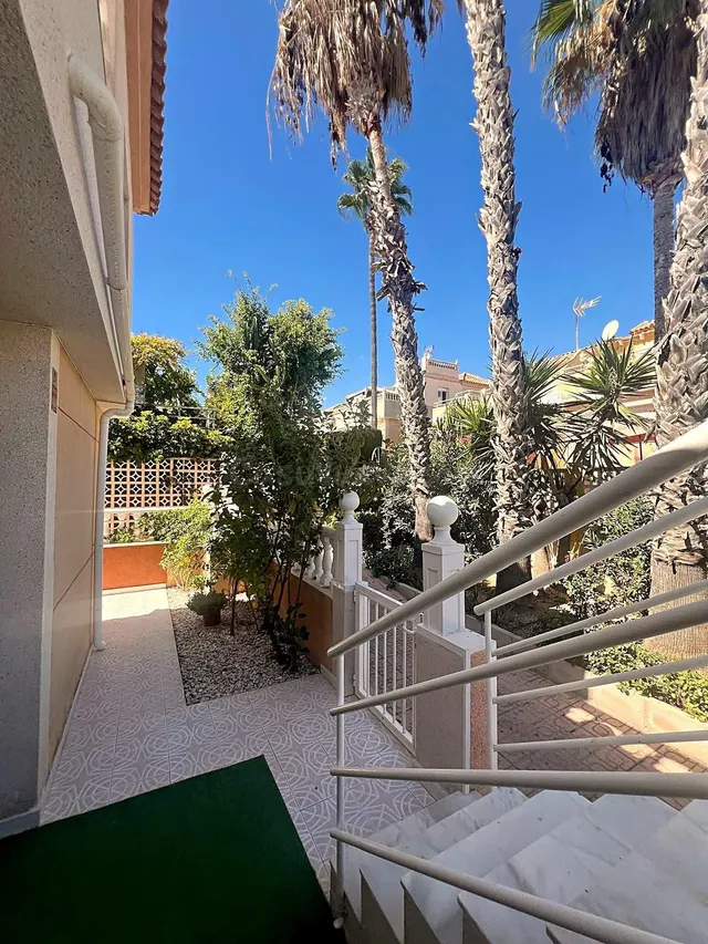 Bungalow con piscina comunitaria, Alicante, Orihuela Costa. 3 habitaciones, 105 m2, 3 kilómetros del mar — 4