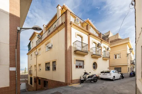Piso de 3 habitaciones en Barrio de Monachil.