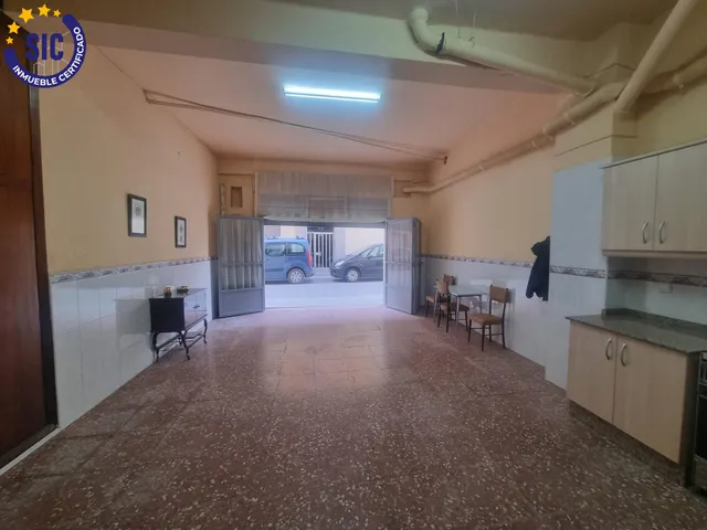 LOCAL COMERCIAL EN PROCESO DE CAMBIO A VIVIENDA CON PLAZA DE GARAJE — 24