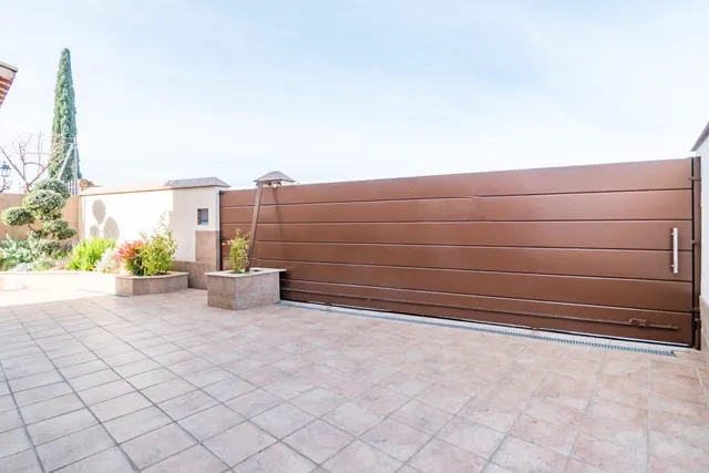 ¡Descubre el hogar de tus sueños en este espectacular chalet independiente! — 6