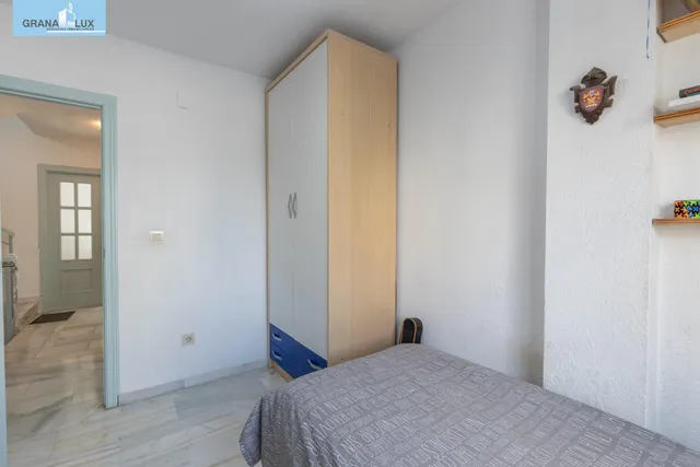 Casa independiente con piscina en La Zubia. — 14