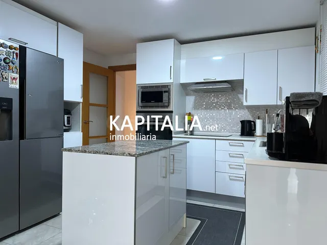 Piso en VENTA en el centro de Canals con ascensor, balcón y 3 habitaciones — 4