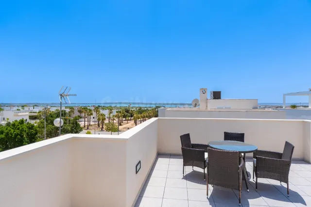 VILLA MODERNA CON PISCINA PRIVADA Y ESPECTACULAR SOLARIUM | CIUDAD QUESADA — 28